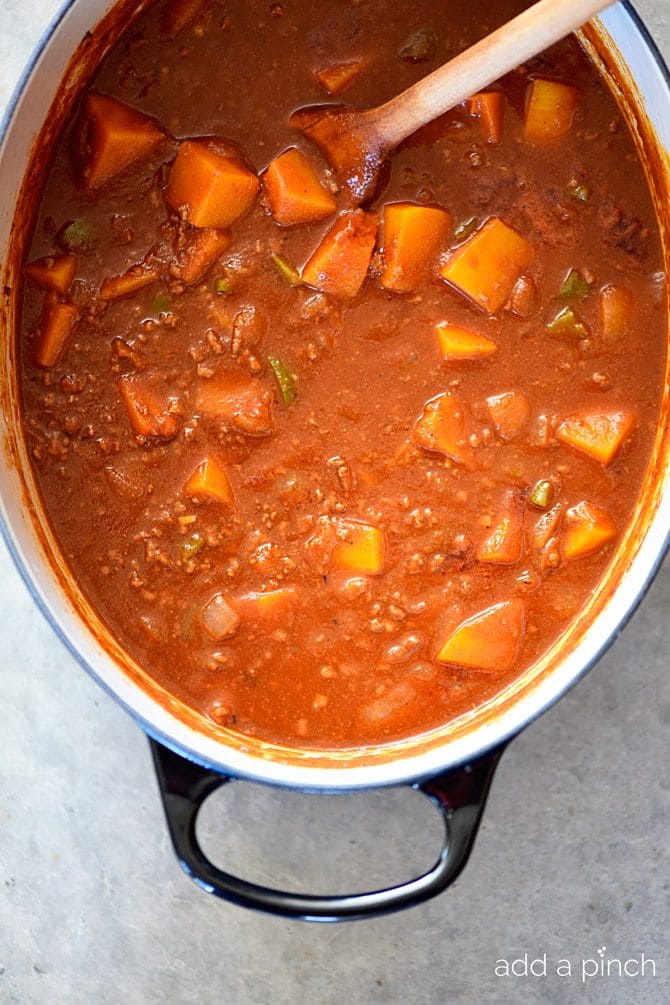 Butternut Squash Chili Recipe - Butternut Squash Chili recipe made with ground beef or turkey, butternut squash, vegetables, and spices makes a hearty and delicious chili recipe! // addapinch.com