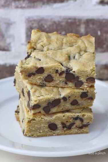 Chocolate Chip Blondies Recipe - This chocolate chip blondies recipe makes a delicious, sweet treat or dessert. Filled with chocolate chips, this simple blondie recipe will become a favorite! // addapinch.com
