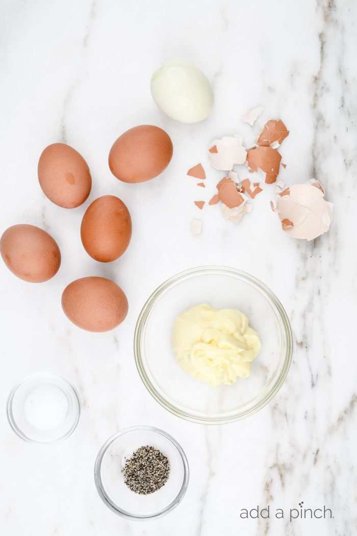 Egg Salad Sandwich Recipe - This classicÂ egg salad sandwich recipe makes the best sandwich recipe! Light, creamy and delicious it makes the perfect quick and easy lunch or light supper. Â // addapinch.com