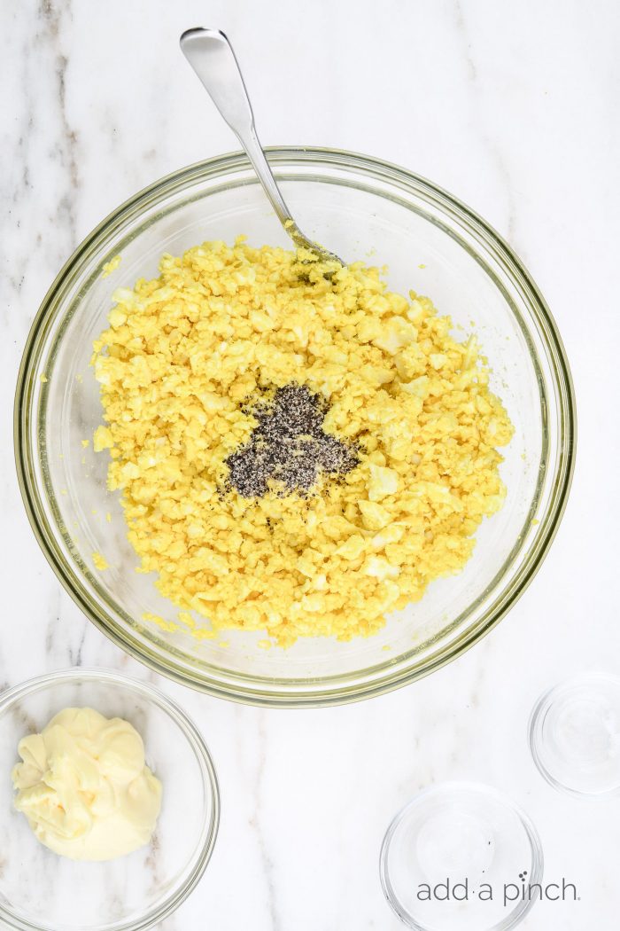 Egg Salad Sandwich Recipe - This classicÂ egg salad sandwich recipe makes the best sandwich recipe! Light, creamy and delicious it makes the perfect quick and easy lunch or light supper. Â // addapinch.com