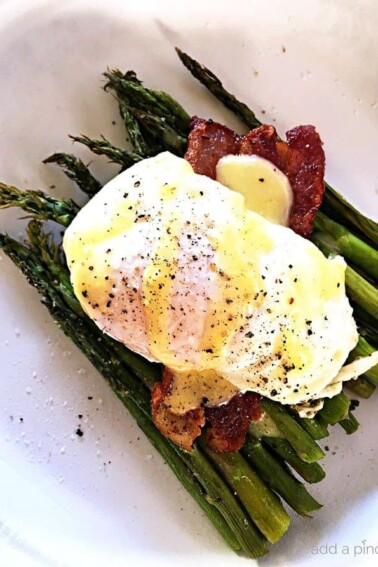 Eggs Benedict with Asparagus Recipe - This Eggs Benedict with Asparagus makes a delicious recipe for breakfast, brunch or even a light supper! // addapinch.com